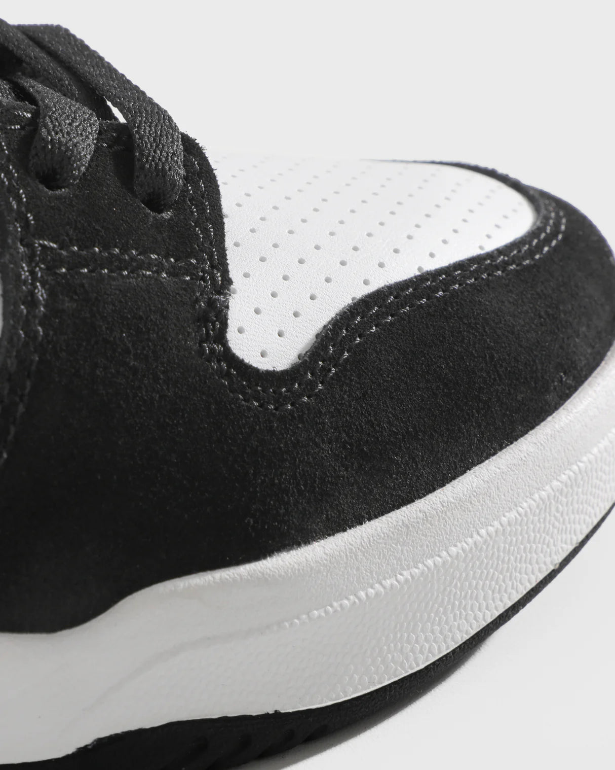 Lakai Telford Low (Black / White / Leather)